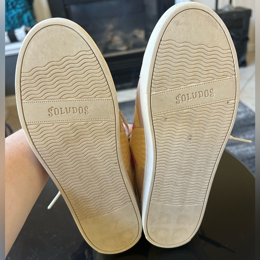 SOLUDOS Women’s Rainbow Wave Chill Out Sneakers - Picture 2 of 9